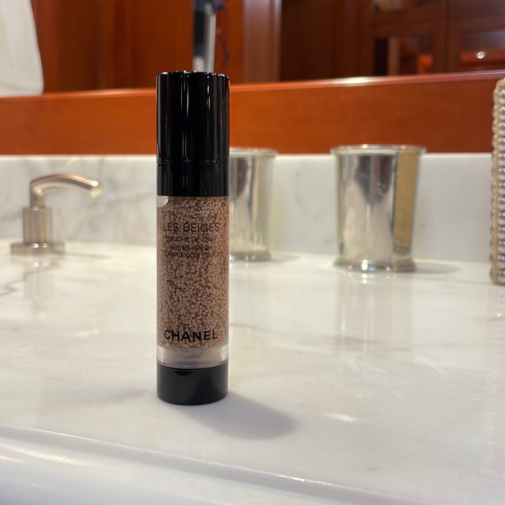 Chanel LES BEIGES Touche de tint Water fresh complexion touch